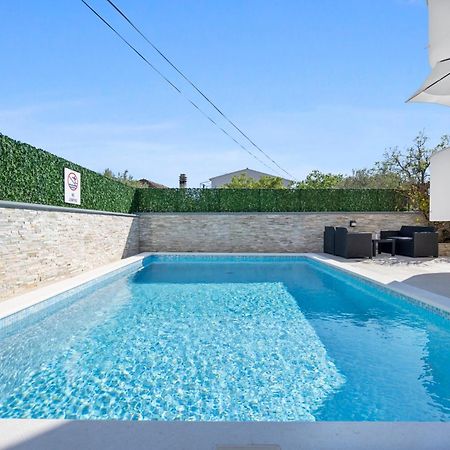 Aquarius Apartments - Beachside With Heated Pool Vodice Exterior photo