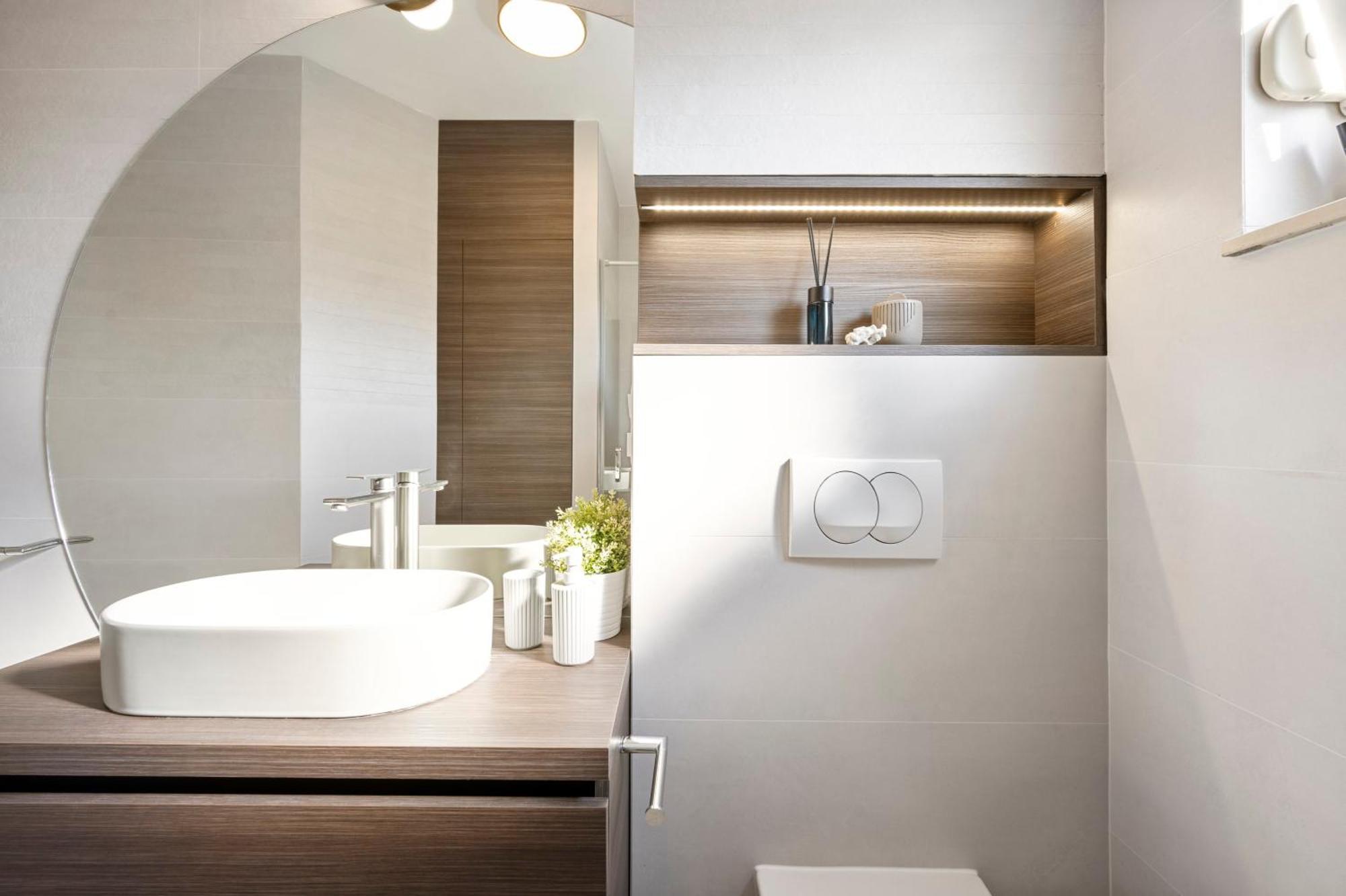 Aquarius Apartments - Beachside With Heated Pool Vodice Room photo