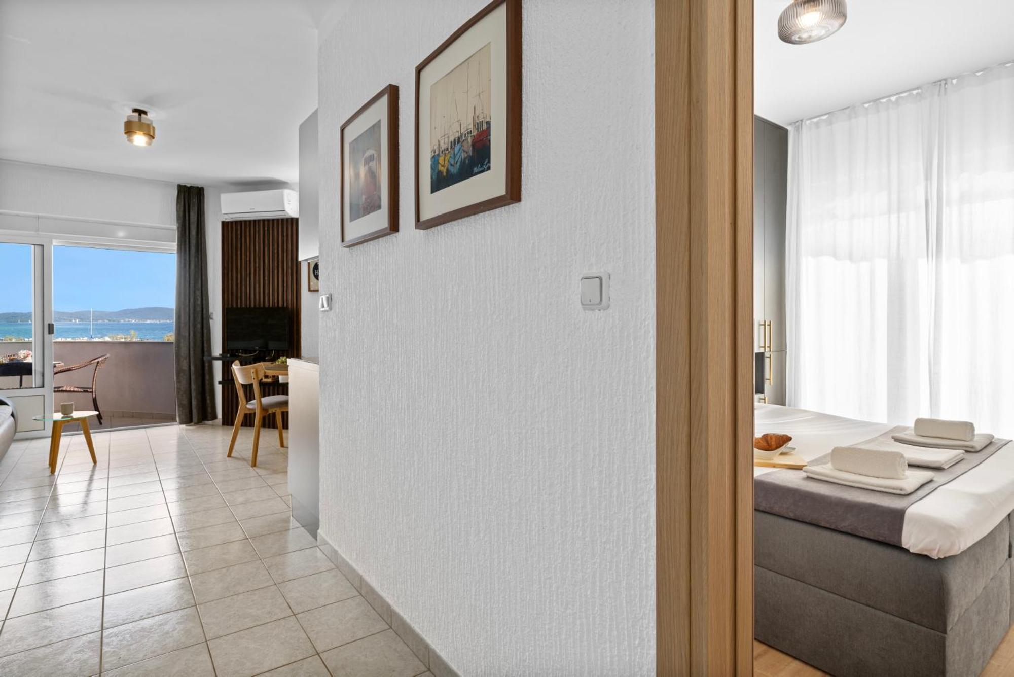 Aquarius Apartments - Beachside With Heated Pool Vodice Exterior photo