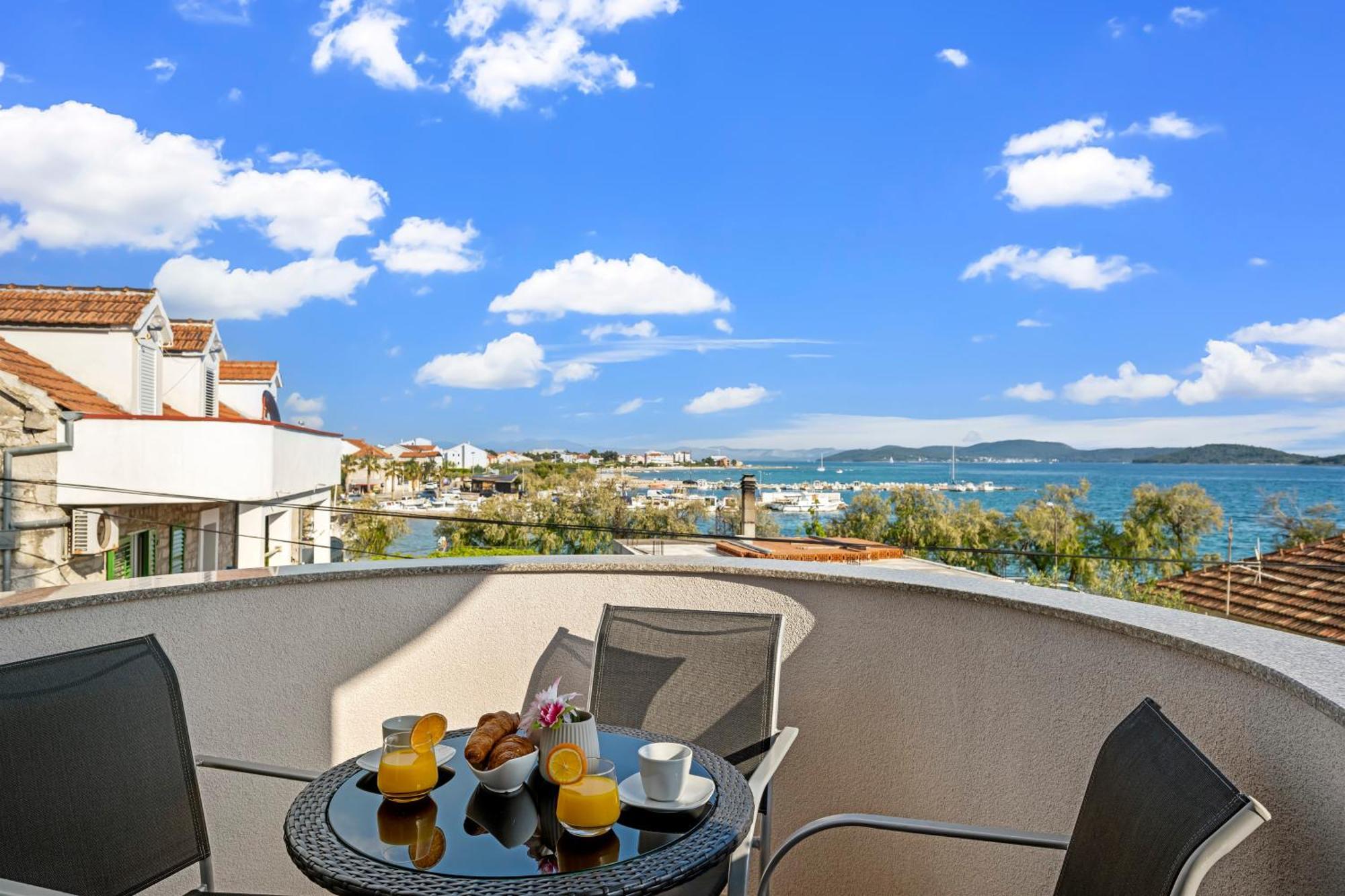 Aquarius Apartments - Beachside With Heated Pool Vodice Exterior photo