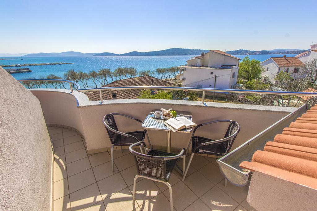 Aquarius Apartments - Beachside With Heated Pool Vodice Exterior photo