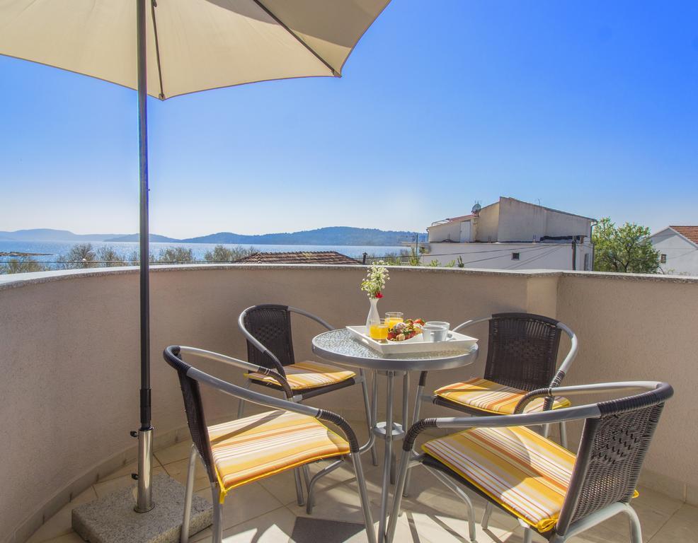 Aquarius Apartments - Beachside With Heated Pool Vodice Exterior photo