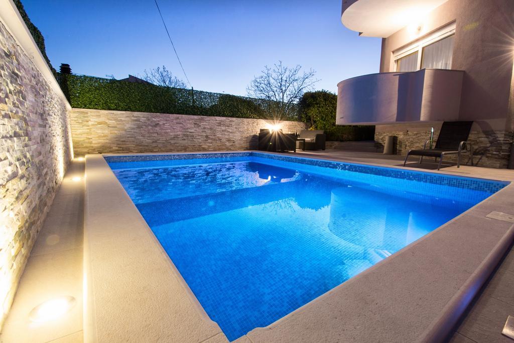 Aquarius Apartments - Beachside With Heated Pool Vodice Exterior photo